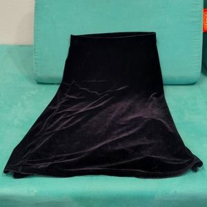 Gorgeous velvety black skirt size 6/6x